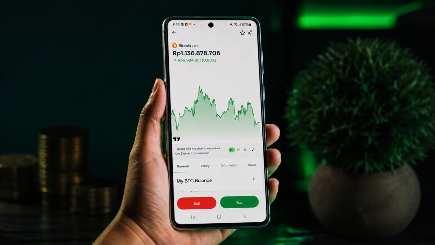 Bitcoin_Terancam_Merah_Dua_Bulan_Beruntun,_Peluang_Rebound_Masih_Terbuka.jpg