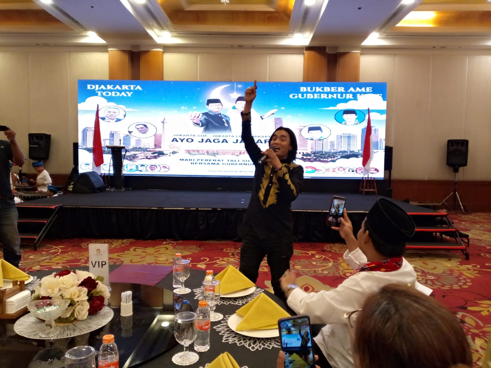 Charly Van Houten Meriahkan Buka Puasa Ayo Jaga Jakarta, 100 Yatim Terima Bingkisan