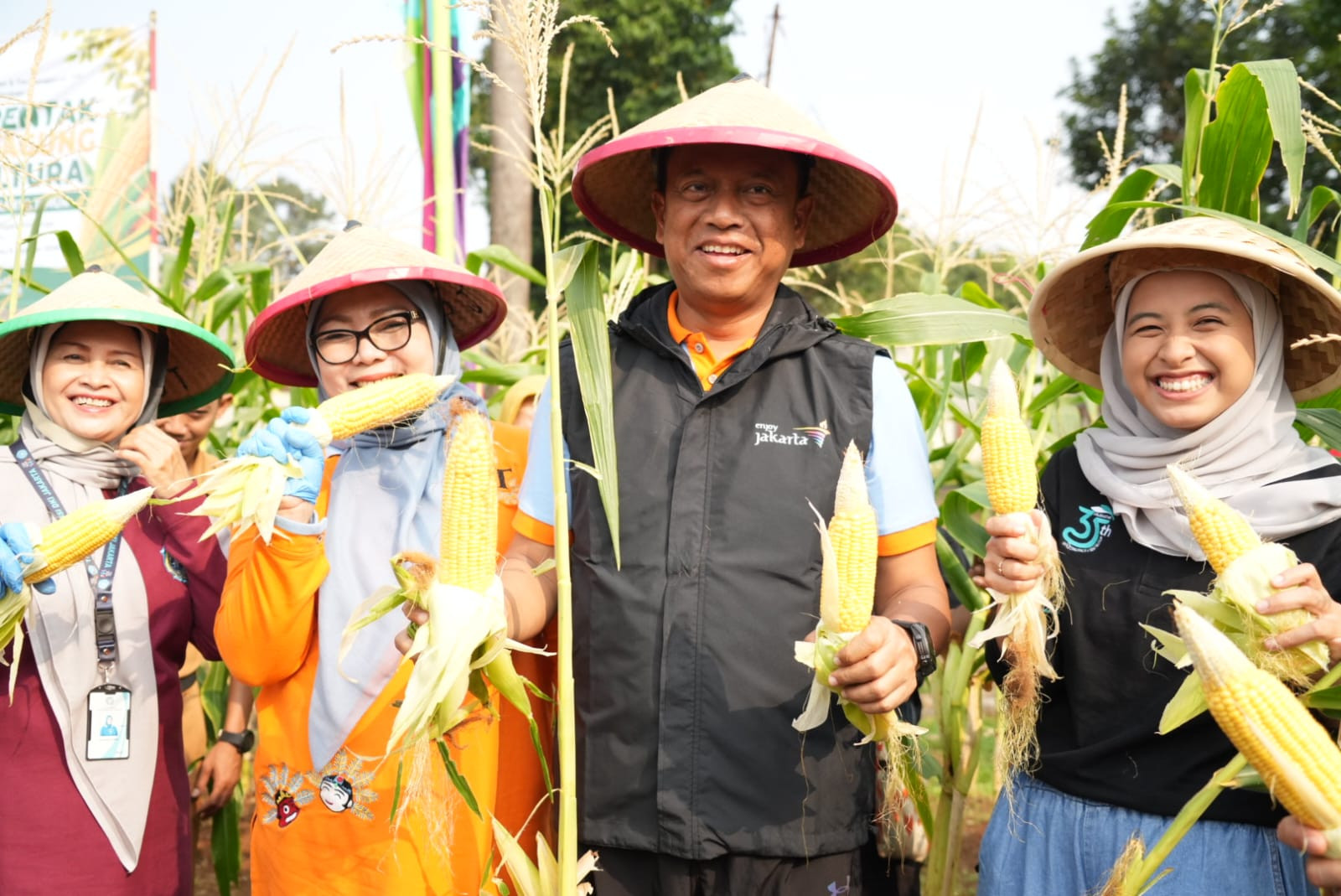 Panen Serentak Urban Farming Jakarta Timur Capai 1,1 Ton, Munjirin Dorong Ketahanan Pangan