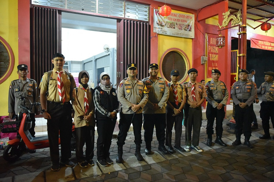 Kapolres Gresik AKBP Ramadhan Nasution Tinjau Langsung Pengamanan Cap Go Meh di Klenteng Kim Hin Kiong
